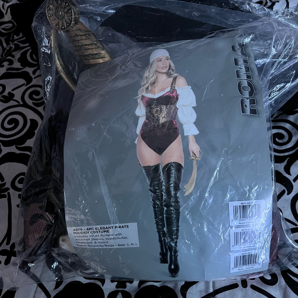 Elegant pirate maiden costume